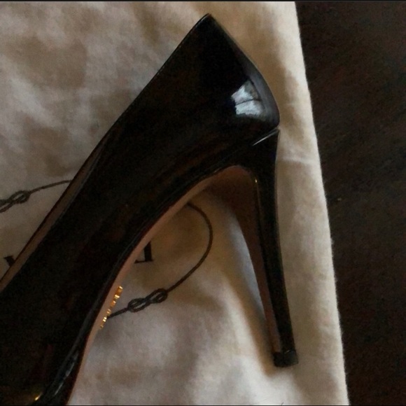 Authentic Prada patent leather peep toe pumps - Picture 2 of 8